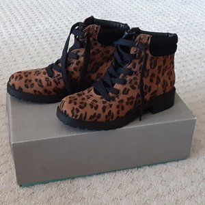 Maurice's Whitney Leopard Hiker
